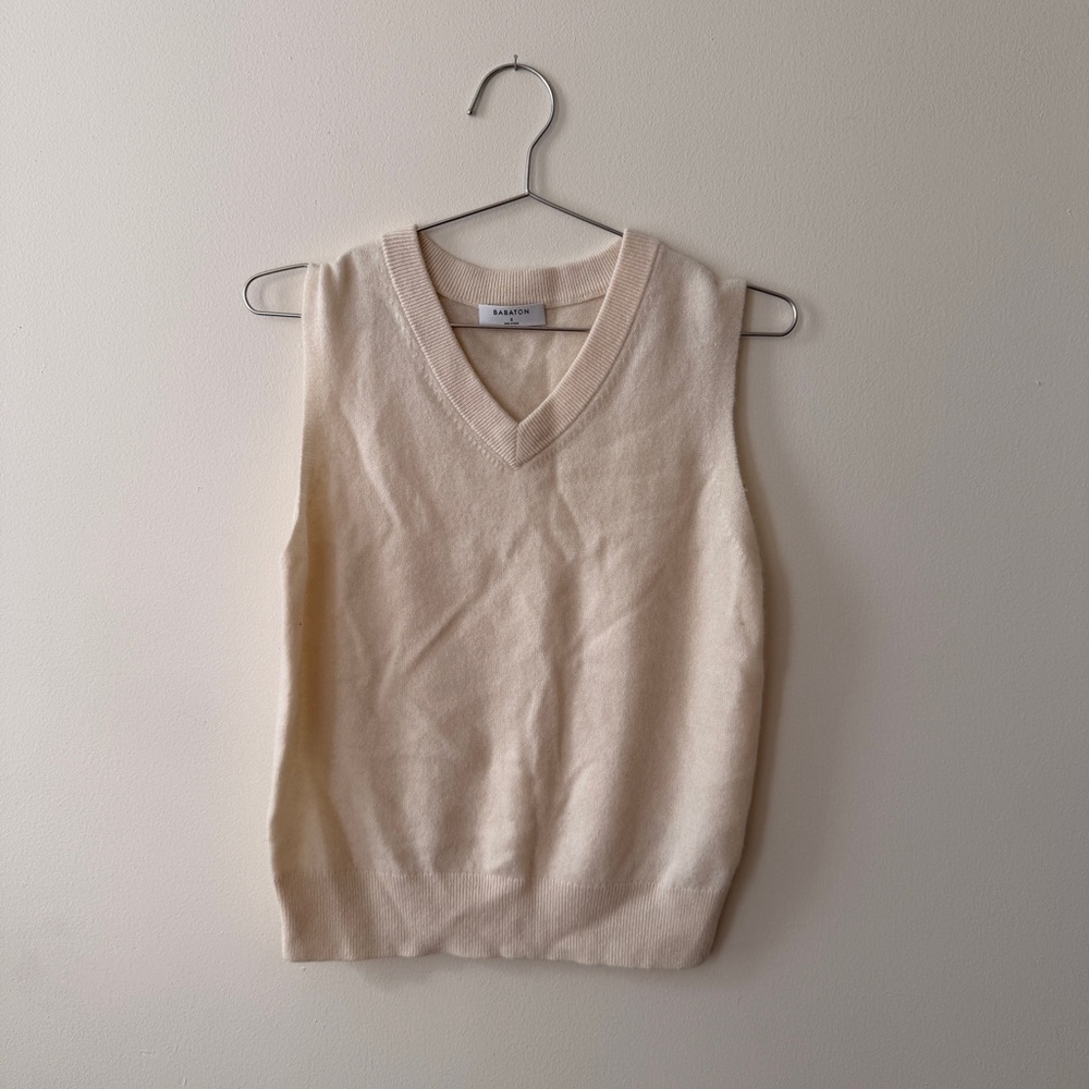 Babaton Cream V-Neck Sleeveless Sweater